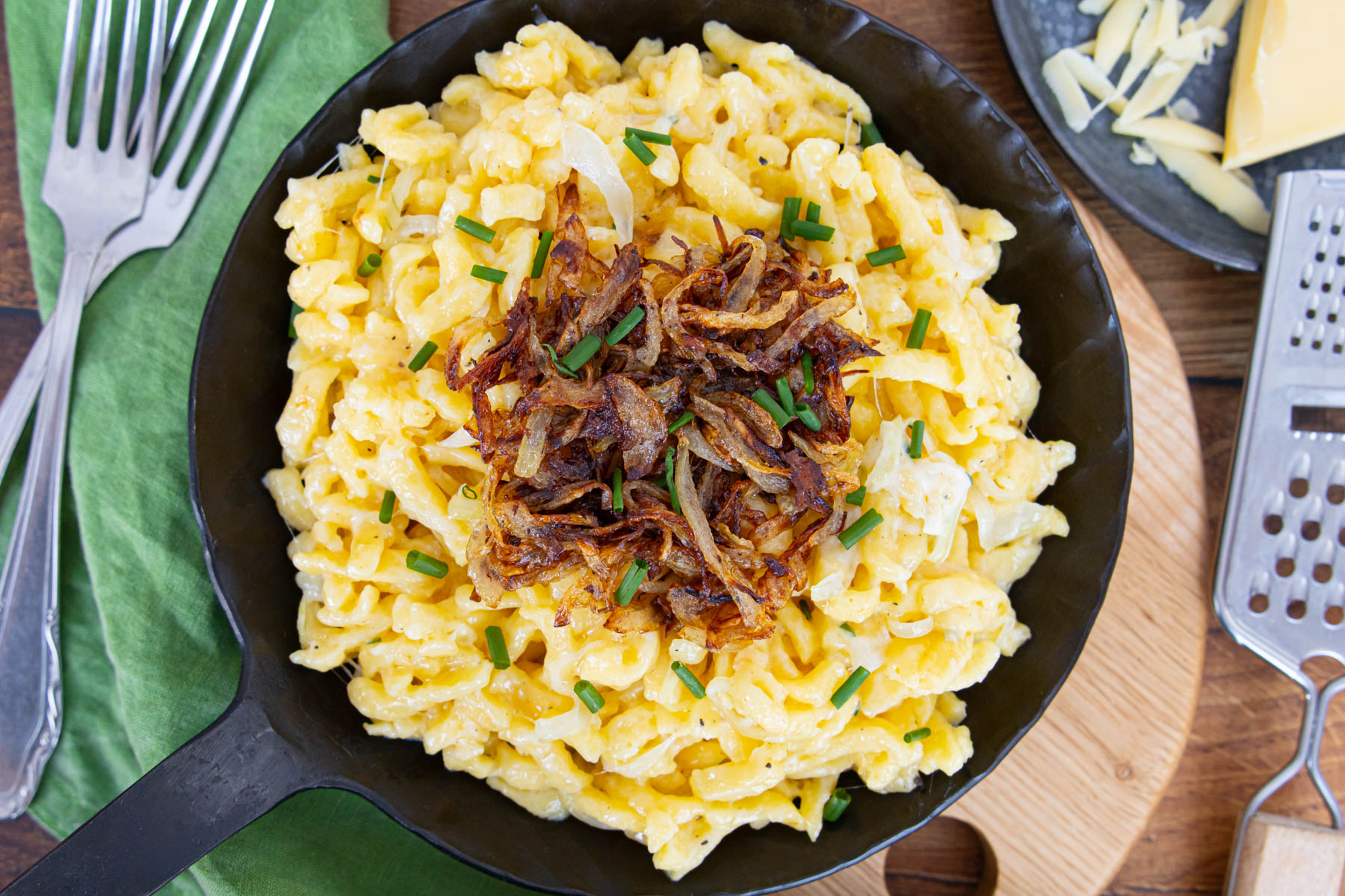 Käsespätzle aus der Pfanne Käsespätzle aus der Pfanne