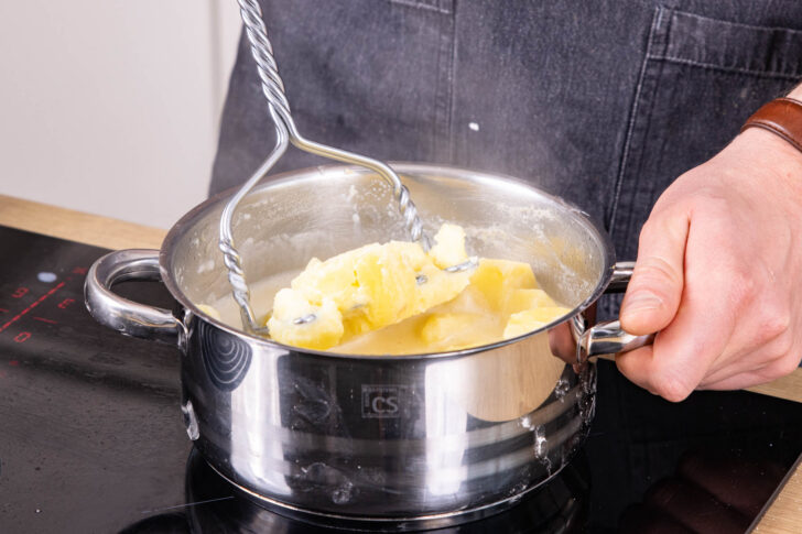 Kartoffeln zerstampfen