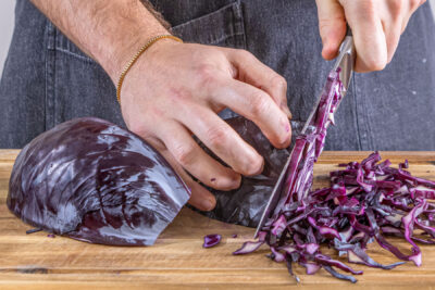 Rotkohl schneiden