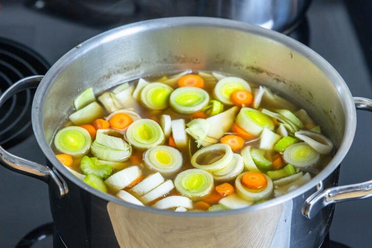 Brühe kochen