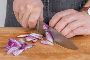 Zwiebel schneiden