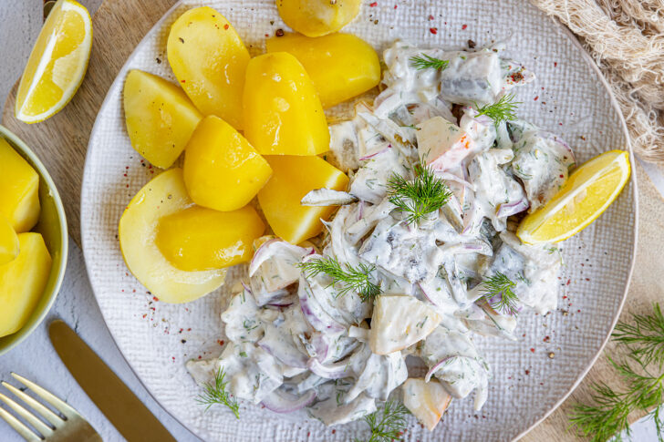 Matjessalat mit Apfel und Zwiebel