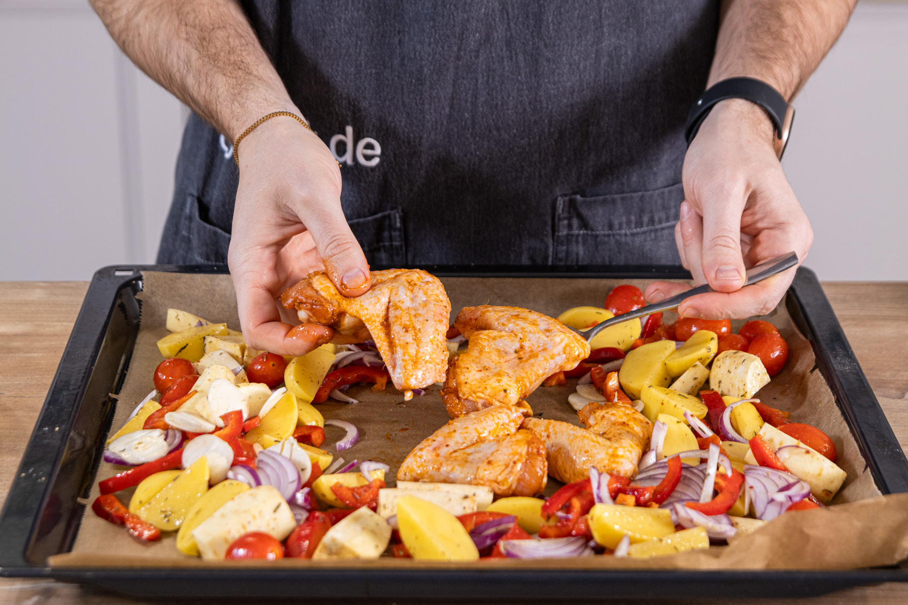 Ofenhähnchen mit Kartoffeln und Gemüse | Rezept- eat.de