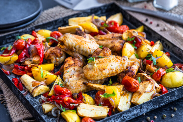 Ofenhähnchen mit Kartoffeln und Gemüse