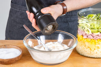 Salatcreme würzen