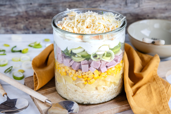 Schichtsalat nach Landfrauen-Art | Rezept - eat.de