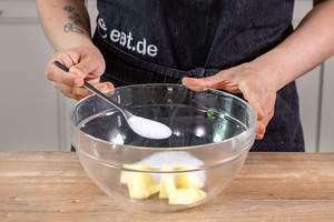 Zucker und Butter mischen