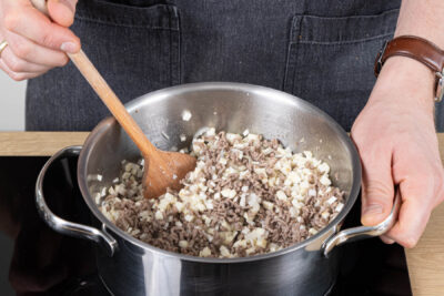 Gemüse mit dem Hackfleisch anbraten