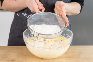Mehl sieben