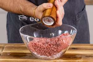 Hackfleisch würzen