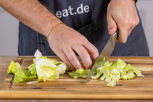 Salat schneiden