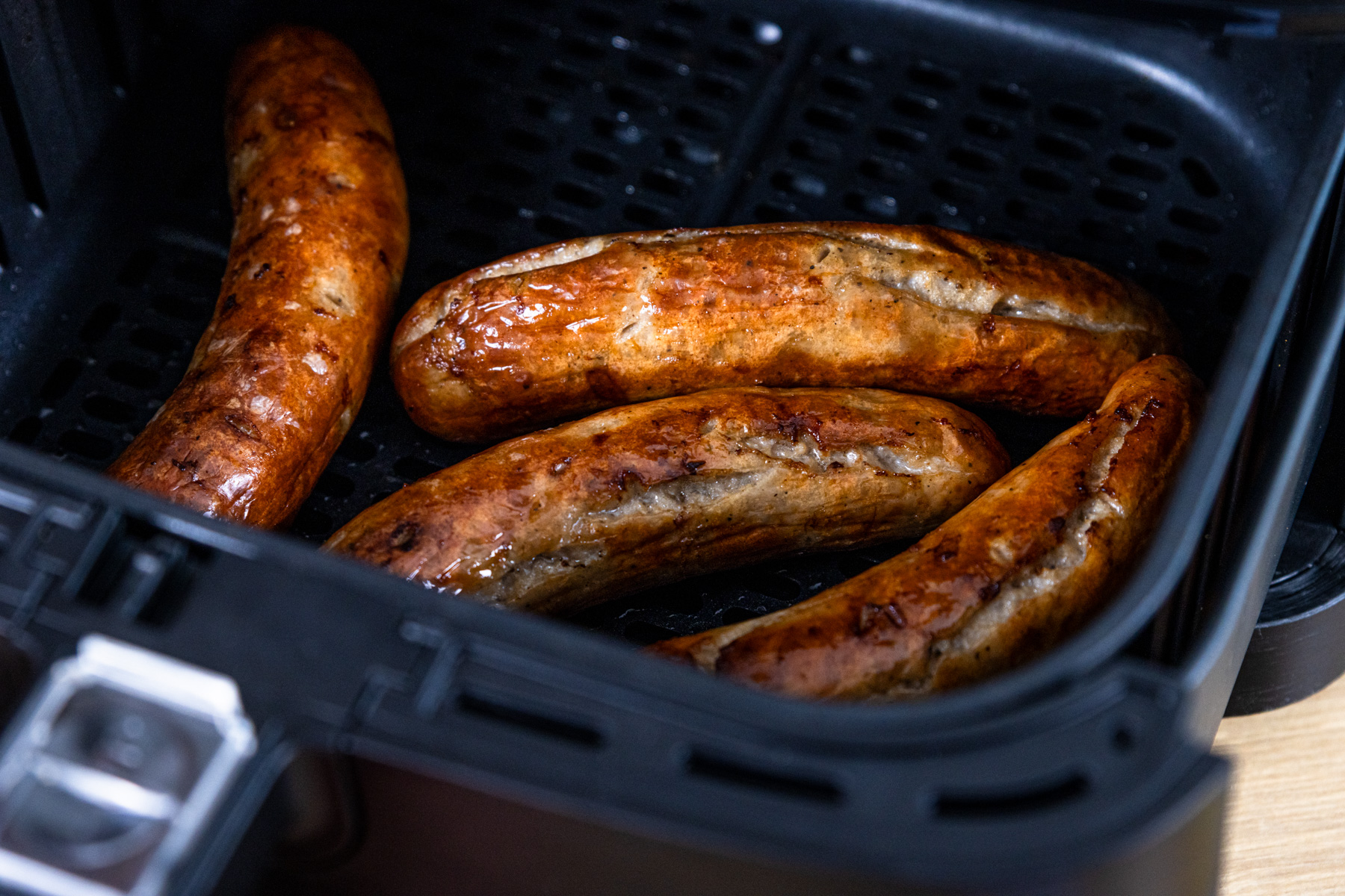 Bratwurst in der Heißluftfritteuse zubereiten