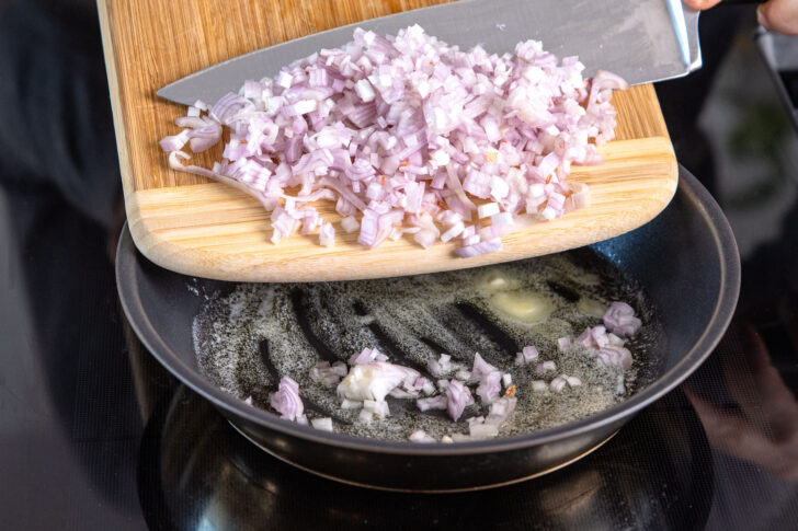 Zwiebel glasig dünsten