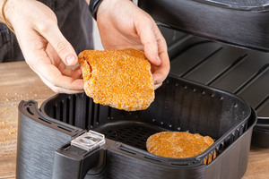 Cordon Bleu in die Heißluftfritteuse geben