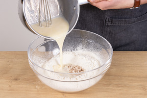 Butter-Milch dazu gießen
