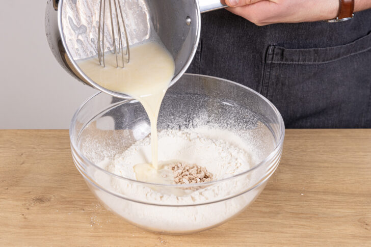 Butter-Milch dazu gießen