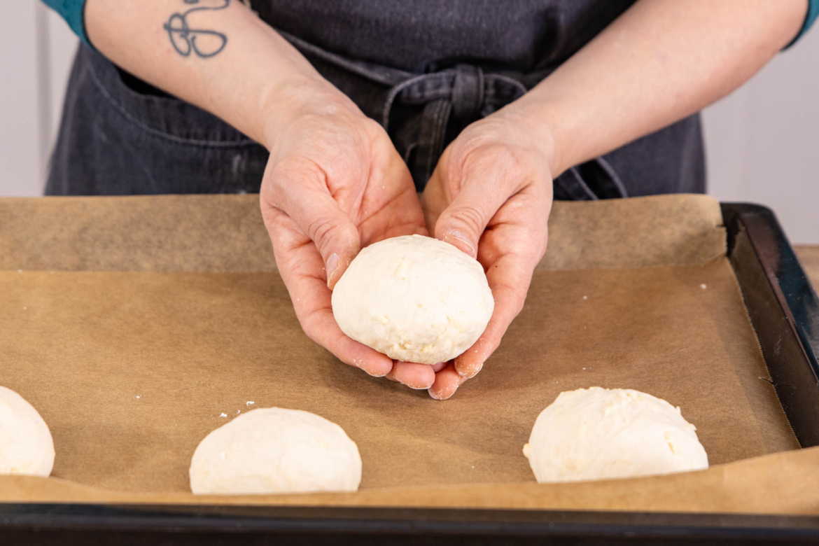 Fluffige Käsebrötchen: schnell &amp; einfach | Rezept