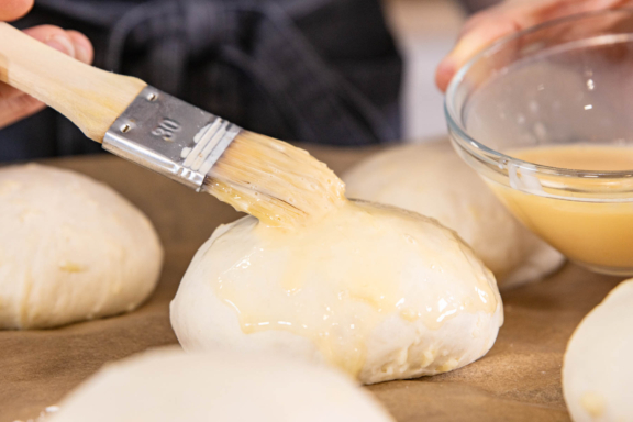 Fluffige Käsebrötchen: schnell &amp; einfach | Rezept