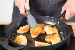 Kalbsbries goldbraun braten.