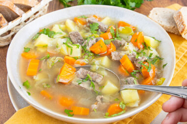 Gemüseeinftopf mit Fleisch