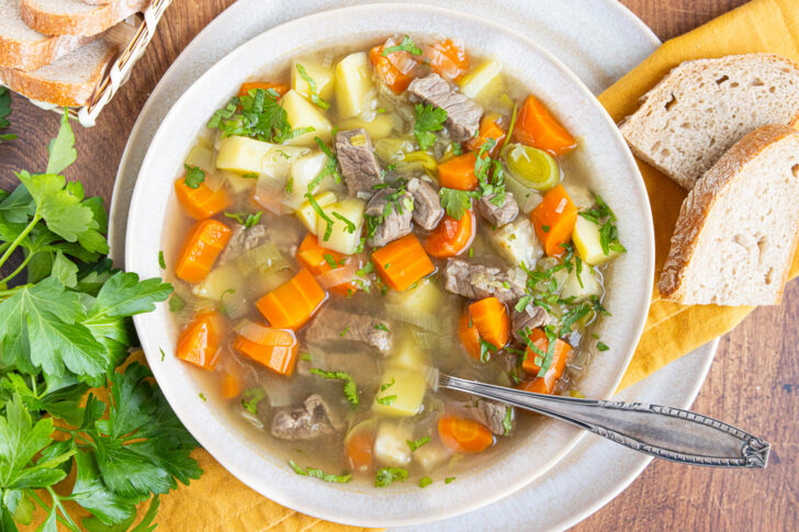 Gemüseeinftopf mit Fleisch
