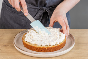 Sahnecreme verstreichen
