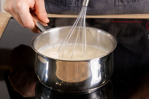 Grießbrei mit Hafermilch aufkochen