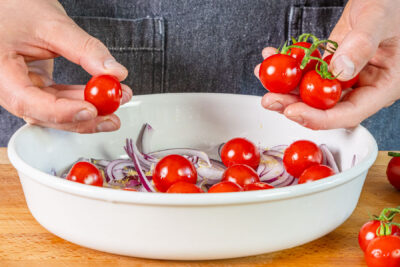 Tomaten dazugeben