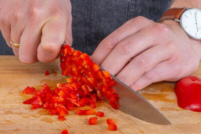 Paprika würfeln