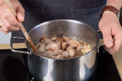 Das Fleisch wieder zugeben.