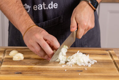 Zwiebel schneiden