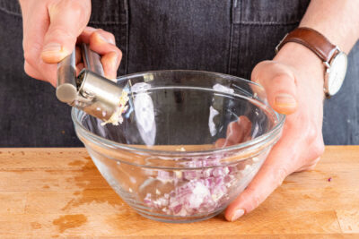 Knoblauch dazu pressen