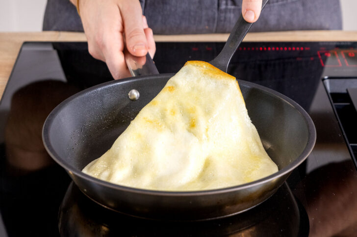 Pfannkuchen ohne Waage wenden