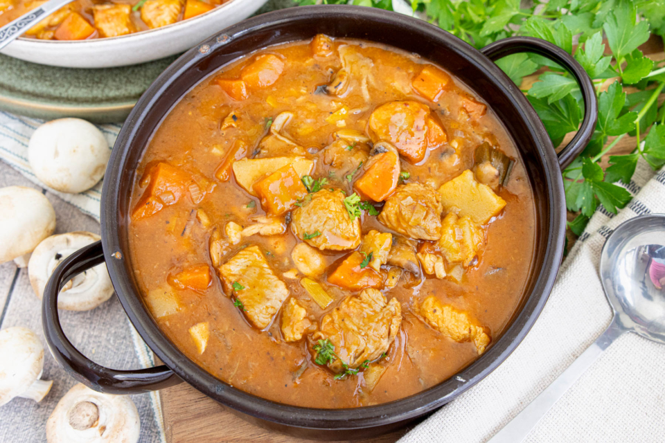 Putengulasch im Backofen | Rezept - eat.de