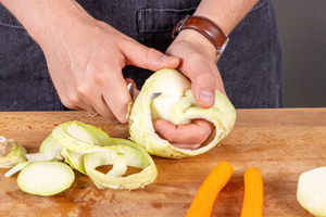 Kohlrabi schälen
