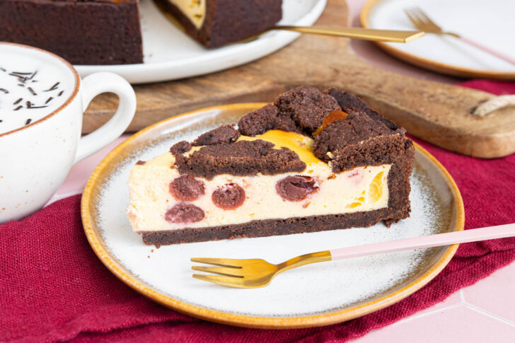 Russischer Zupfkuchen mit Kirschen