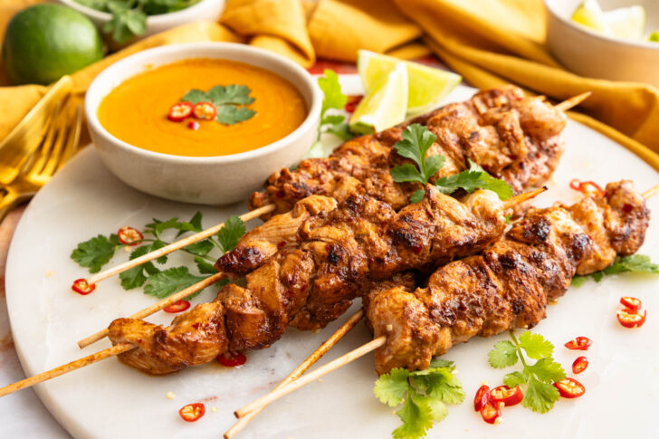 Saté-Spieße mit Erdnuss-Sauce Thai-Rezept