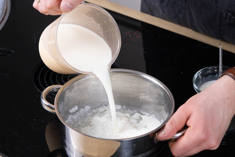 Milch dazugeben und aufkochen