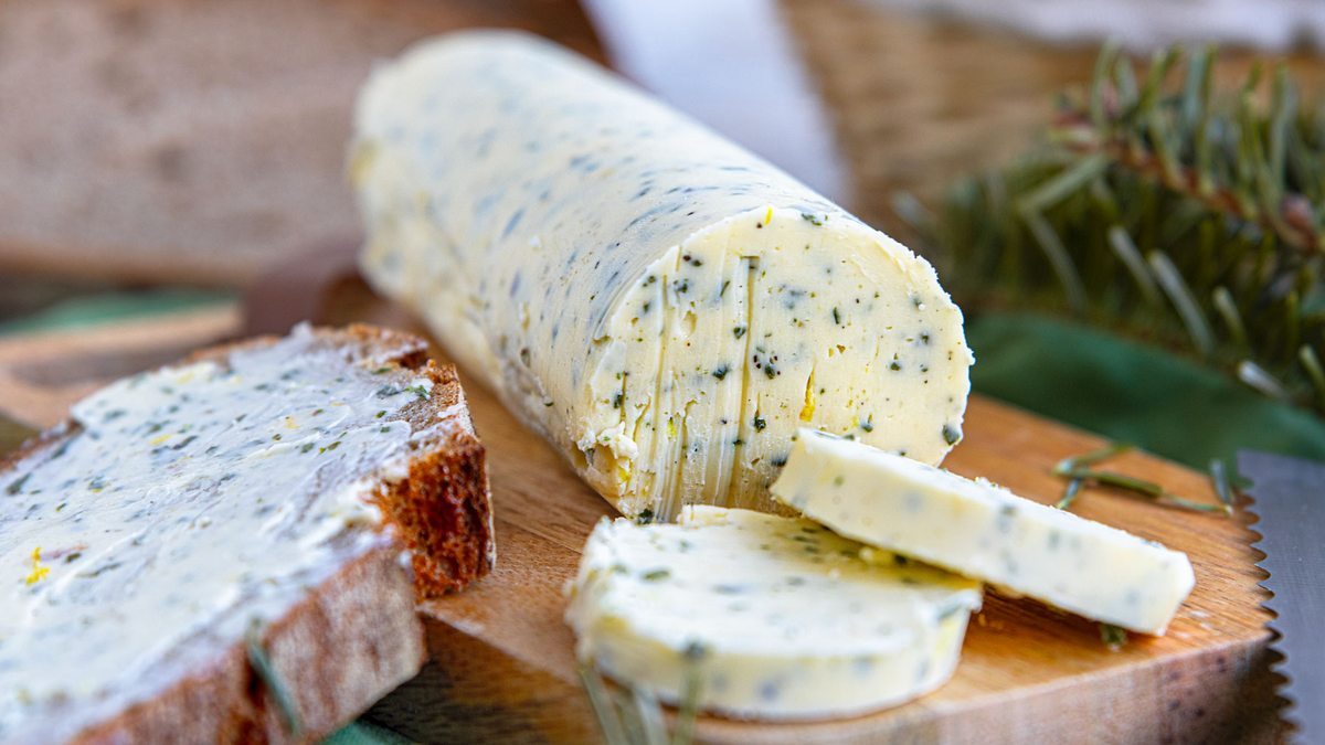 Weihnachtsbaum-Kräuterbutter | Rezept