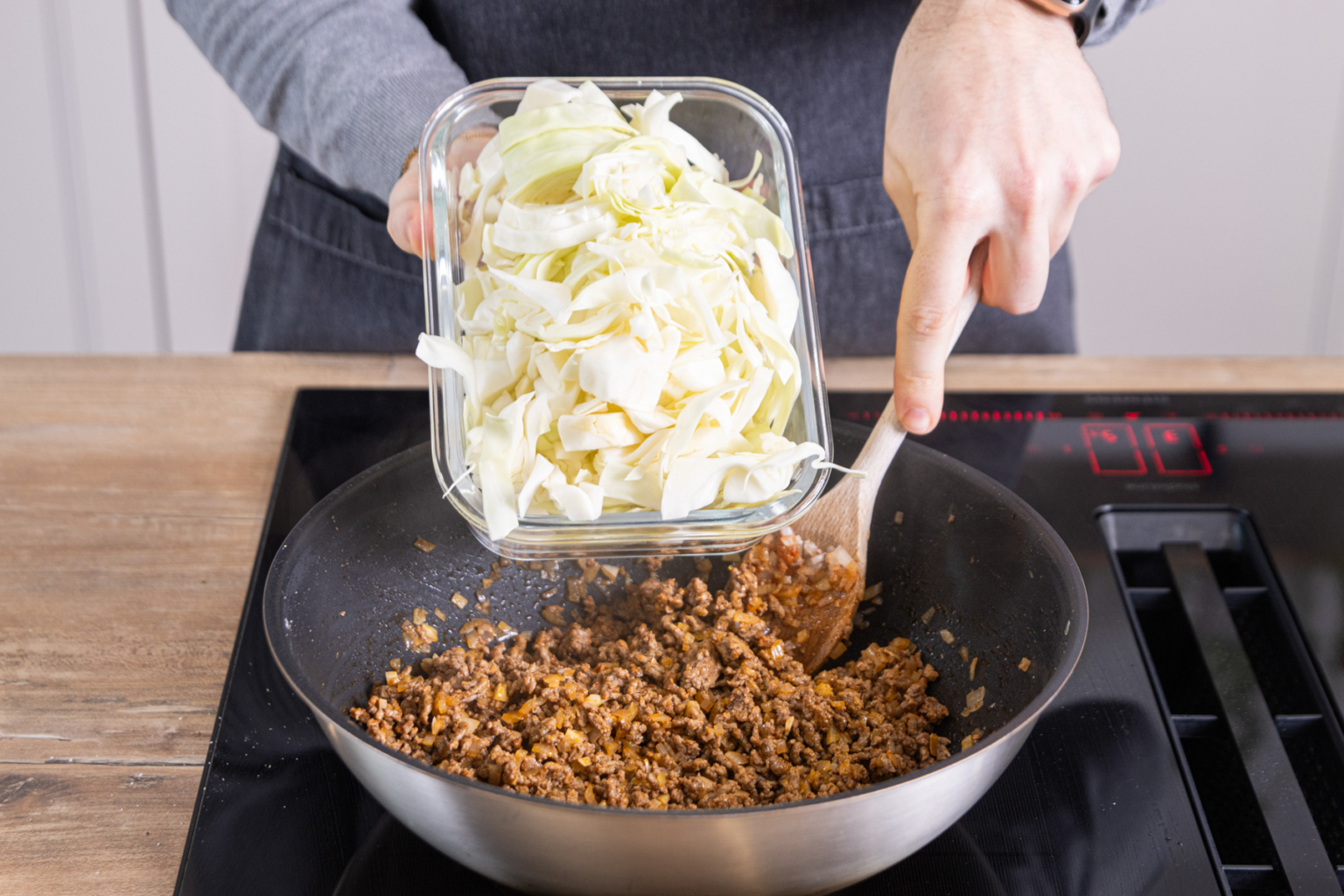 Weißkohl mit Hackfleisch und Kartoffeln Weißkohl mit Hackfleisch und Kartoffeln