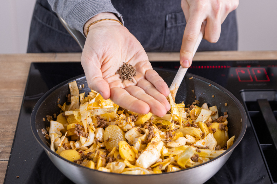 Weißkohl mit Hackfleisch und Kartoffeln