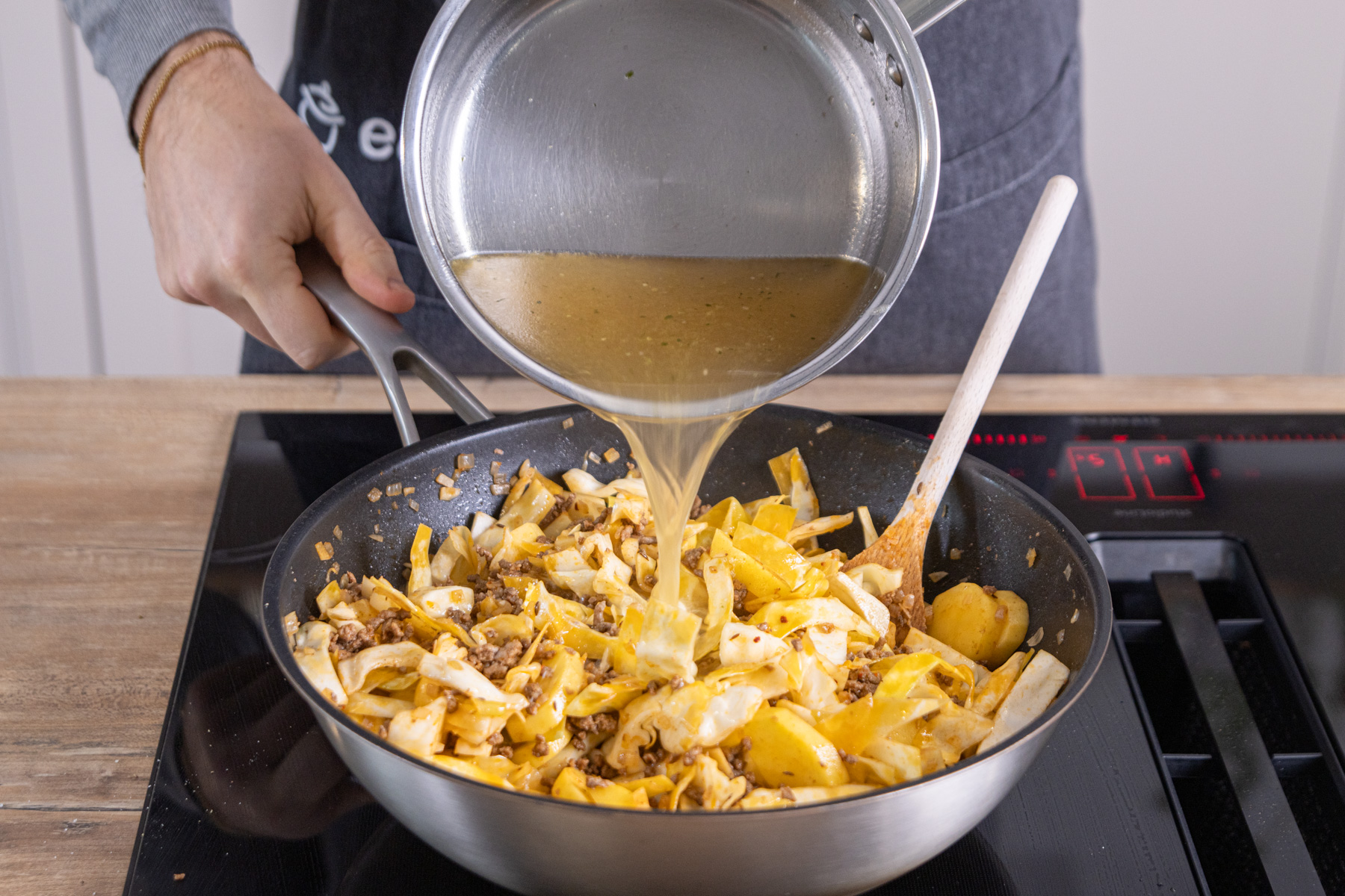 weißkohl mit hackfleisch und kartoffeln