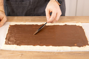 Nutella verstreichen.