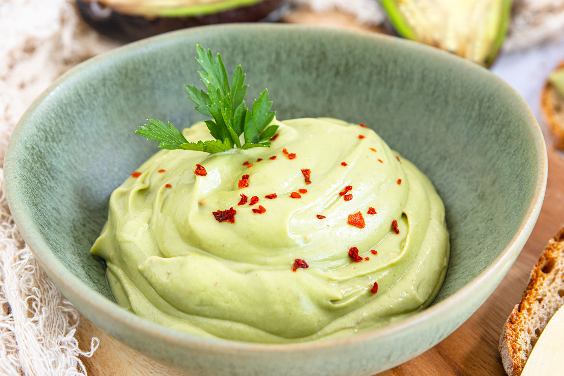 Avocado-Dip mit Frischkäse | Rezept - eat.de