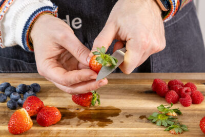 Erdbeeren putzen