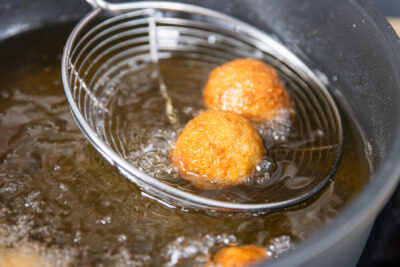 Bitterballen frittieren