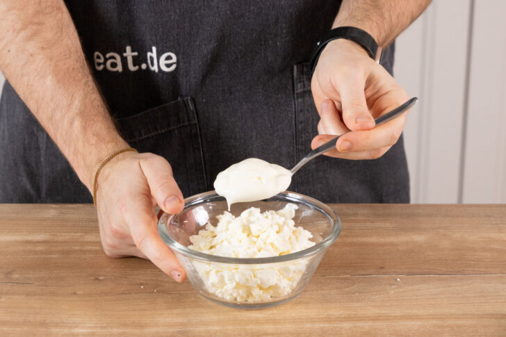 Joghurt zugeben.