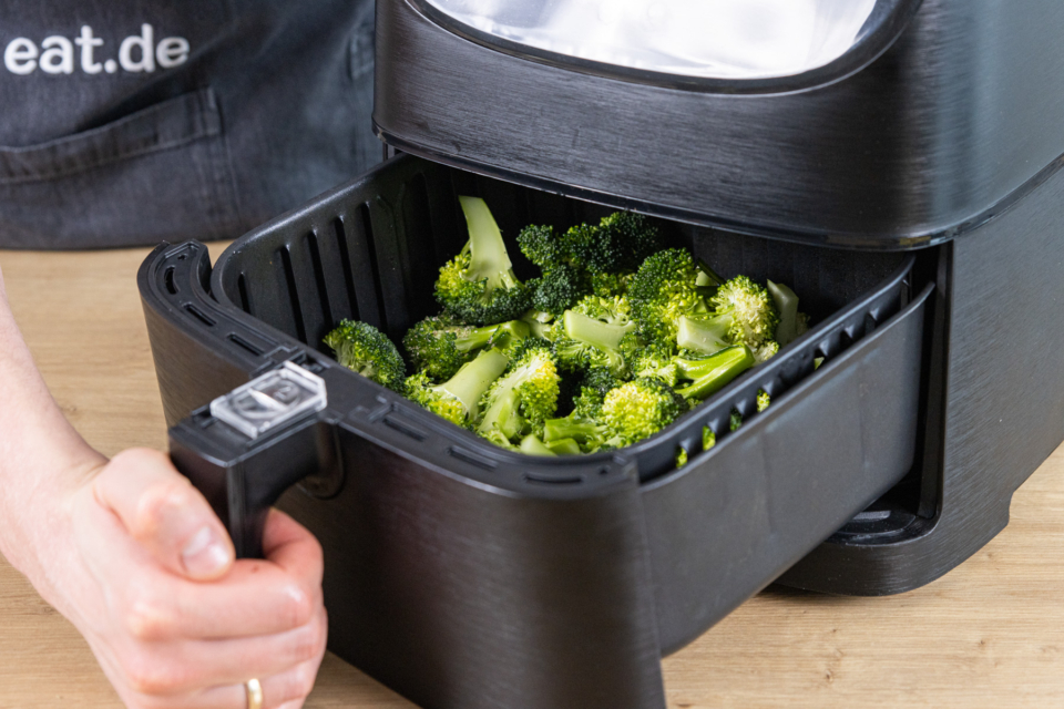 Brokkoli aus der Heißluftfritteuse Rezept eat.de