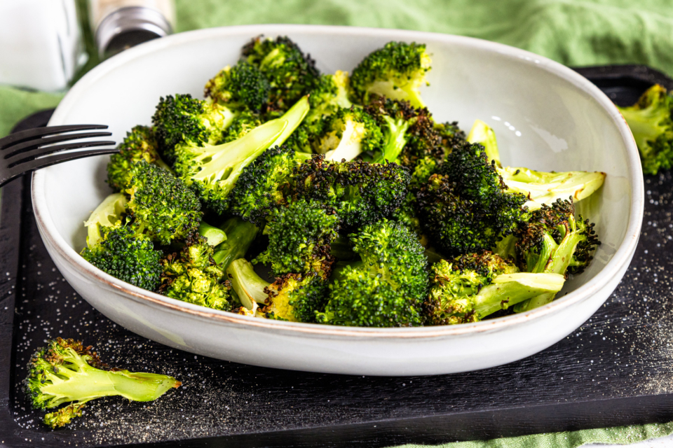 Brokkoli aus der Heißluftfritteuse Rezept eat.de