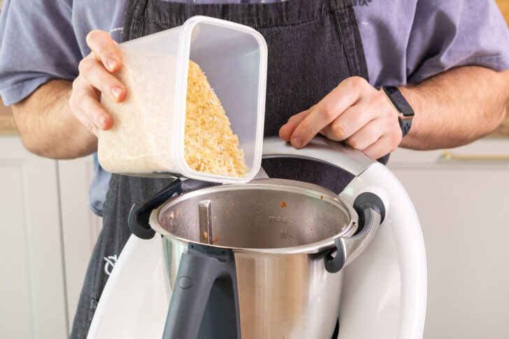 Reis in den Thermomix® geben
